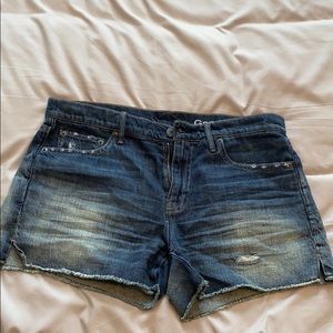 Jean shorts - distressed